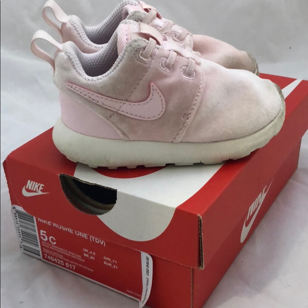 Nike Girls 5c Roshe One
